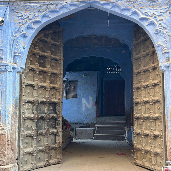 Portone azzurro in India
