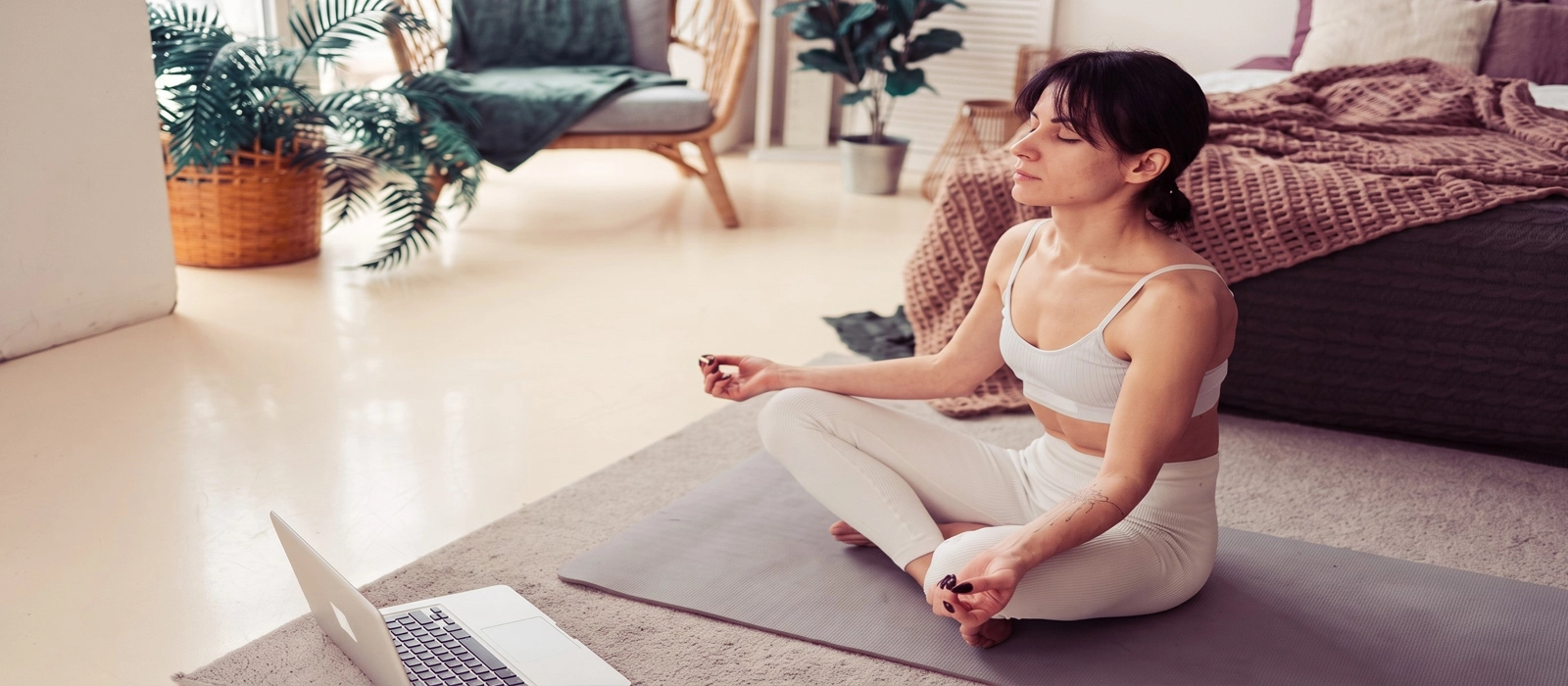 Michela Moras durante una lezione di Yoga online